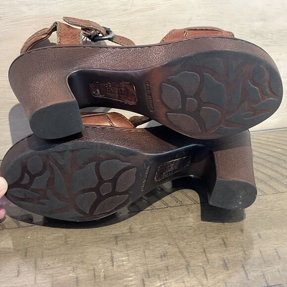 BORN Leather Sandals Heels Strappy Platform BOHO Brown Womens Size 7 buckle leat - Picture 8 of 9
